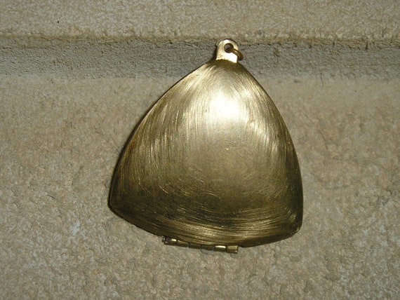 Vintage Solid Brass Triangle Shaped 2 Picture Loc… - image 3