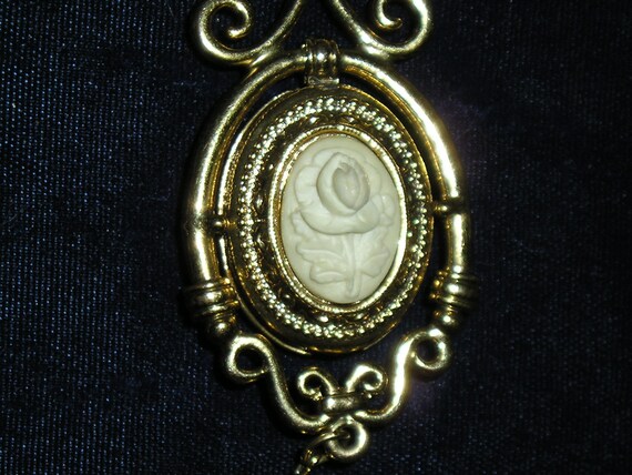 Vintage Signed 1928 Jewelry Co Victorian Revival White Rose