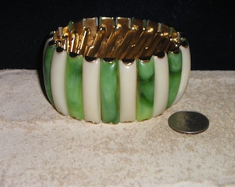 Vintage Signed Hong Kong Faux Jade Stretch Bracelet. Chic! 1960's Jewelry 3058