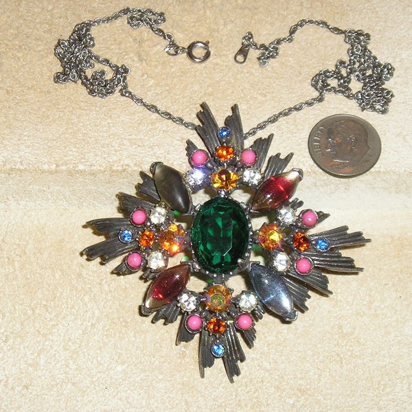 Signed Florenza Rhinestone Pendant Necklace. Flattering 1960's Vintage Jewelry 161