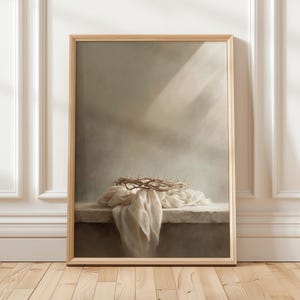 Puede incluir: Un juego de tres tazas de cerámica con un esmalte moteado de color crema. Cada taza presenta un diseño pintado a mano diferente: una hoja azul y verde, una flor amarilla y una baya roja. Las tazas tienen una forma simple y redondeada.