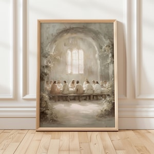 Puede incluir: Una taza de cerámica blanca con un asa negra y el texto "But First, Coffee" en un estilo manuscrito. La taza está sobre una superficie blanca. La taza mide aproximadamente 10 cm de alto.