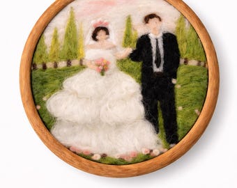 Escultura artesanal em feltro agulhado de casal de noivos – Escultura personalizada em lã para decoração de casamento.