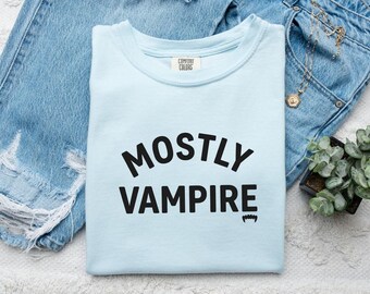 Vampire Text Shirt Halloween Gothic Gift Women Bold Tee Bloodsucker T-Shirt Horror Fan Dark Tshirt Gothic Illustration Minimalist Fangs