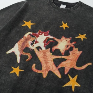 Camiseta unisex vintage lavada con estampado de cinco gatos