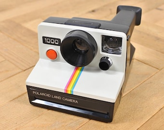 Polaroid Land Camera 1000 • Appareil photo instantané vintage • Bande arc-en-ciel • Type de film SX-70 • En l'état