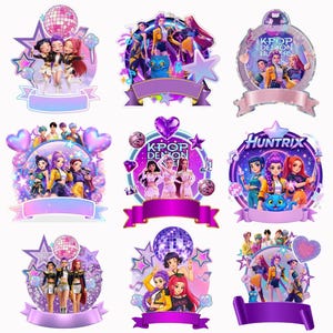 Puede incluir: Una colección de adornos para pasteles con temática K-pop. Cada adorno presenta un grupo de figuras animadas, bolas de discoteca, estrellas y cintas. Los adornos son en tonos de morado, rosa y azul, con el texto "K-POP DEMON HUNTERS" en algunos.