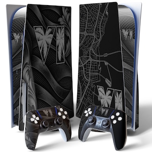Peut inclure: Deux façades de console de jeu noires et deux manettes sans fil assorties avec un motif graphique blanc. Une plaque de console affiche un motif de palmier avec le texte VI, tandis que l'autre montre un plan de rue détaillé et le texte VI.