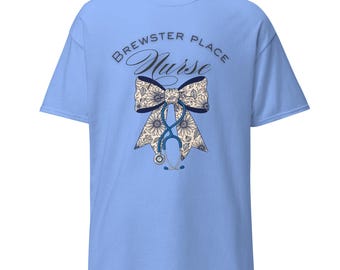 Camiseta Gildan con lazo de enfermera de Brewster Place