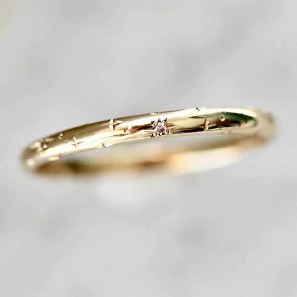 14k Gold Star Wedding Band, Solid Gold Starburst Minimalist Wedding Ring, Engraved Diamond Solid Gold Band, Celestial Band Matching Band Her