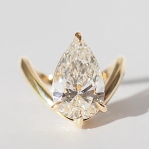 3 Karat Moissanit Diamant Verlobungsring, Gebogener Bandring, Träne Solitär Zierlicher Stapelring, 14K Gelbgold Jahrestagsgeschenk