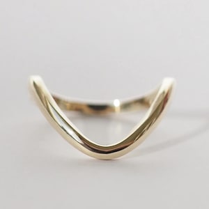 Anillo de bodas curvo simple de oro macizo de 14 quilates, banda curva apilable gruesa y fluida, banda curva profunda y anillo minimalista con forma de V.
