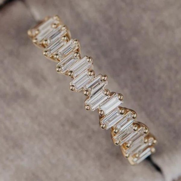 Fede nuziale con moissanite Up Down Baguette, fascia sfalsata coordinata minimalista in oro 14 carati, anello da sposa, anello di fidanzamento con promessa per lei