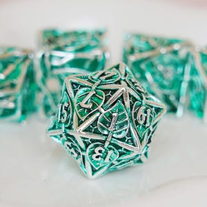 Juego de dados metálicos de hoja de arce azul plateado/verde plateado para Dungeons & Dragons