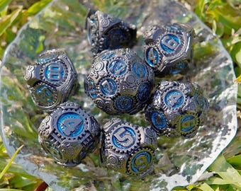 Juego de dados de metal Steampunk / Diseño de engranaje de bronce con bordes afilados