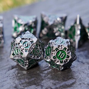 Juego de dados de metal hechos a mano, dados DND de aleación de zinc de tres colores