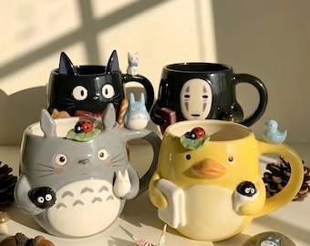 Handgemachte wunderliche Anime Keramikbecher | Waldgeist, Schattengeist & schwarze Katze Trinkgefäß