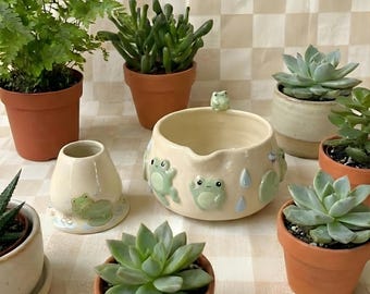 Handgefertigte Frosch Matcha Schüssel & Schneebesenhalter Set | Cottagecore Keramik Teezeremonie Kit