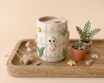 Gobelet en céramique fait main, motif forêt 3D, style matcha.