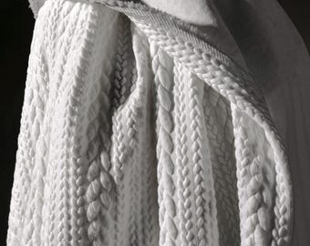 Tessuto a maglia a trecce bianco puro, tessuto pesante per maglioni per accoglienti lavori artigianali fatti a mano