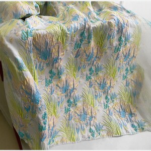 Vårblommig trädgård 3D Jacquard präglat tyg för klänning, kudde