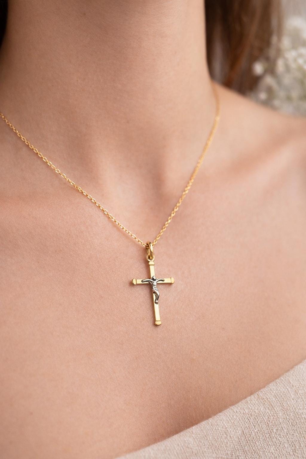 Ciondolo Sacro cuore di Gesù – oro giallo - Macorini Gioielli