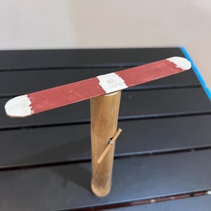 Handgjord bambu-snurra med dragsnöre, traditionell vietnamesisk leksak, miljövänligt fidget-pyssel