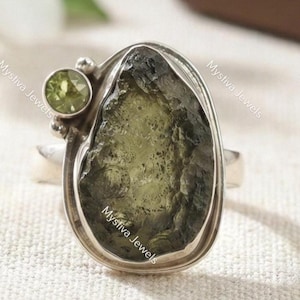 Ring med rå moldavit och peridot ädelsten, statement-smycken i 925 sterlingsilver, present till henne.