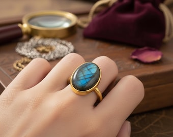 Handmade 14k Gold Labradorite Ring – Blue Flash Gemstone