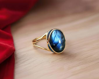 Labradorite 14K Gold Ring – Handmade Blue Flash Gemstone Jewelry