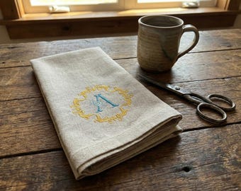 Servilletas de lino con monograma, bordado de inicial personalizado, diseño de corona dorada, regalo personalizado