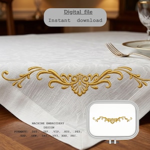 Puede incluir: Un mantel blanco con un diseño floral bordado en oro a lo largo del borde. La imagen incluye un gráfico de archivo digital con el texto "Digital file Instant download". El diseño también se muestra en un formato de diseño de bordado a máquina.