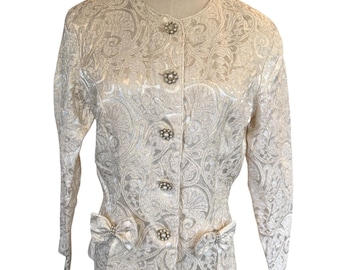 Patra Vintage Metallic Brokat Abend Jacke Perle Knopf Schleife Detail Elfenbein 12