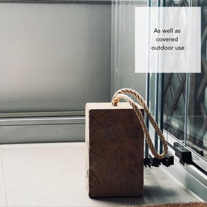 Handmade weathered French oak doorstop - solid wood block with rope handle for interiors, styling and home decor bild 7