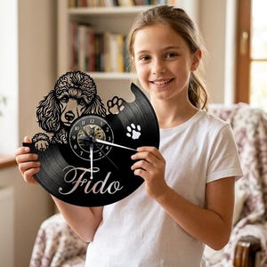 Din fyrbenta vän - Personlig handgjord vinylväggklocka med 33 varv/minut