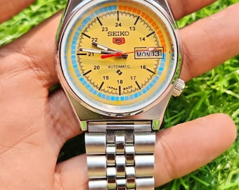 Vintage Seiko 5 Automatic Refurbished wrist Watch yellow dial day-date