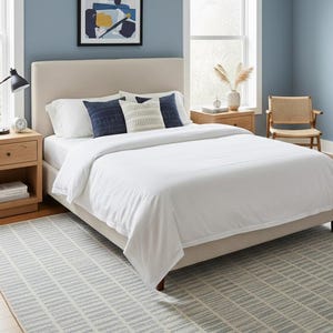 Tapis moelleux de salon, chambre à coucher ou bureau avec motif linéaire bleu clair et crème pour maisons modernes et scandinaves 8 x 10 pi