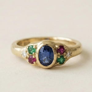 Ring med blå safir | Ring med flera stenar i uttalande-stil | Ring med 14 karat guldplätering | Ring med grön smaragd | Elegant ovalslipad ring | Presenter till henne