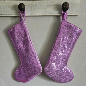 Medias navideñas de color lila con lentejuelas moradas Medias de lentejuelas Medias navideñas de color lila con lentejuelas Medias navideñas de color lila púrpura brillante