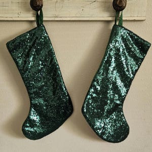 Medias navideñas verdes con lentejuelas Medias navideñas verdes Medias navideñas verdes brillantes con lentejuelas Medias navideñas verdes brillantes