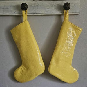 Medias navideñas amarillas con lentejuelas Medias navideñas amarillas con lentejuelas Medias navideñas brillantes con lentejuelas Decoración navideña amarilla brillante