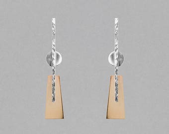 Moderne, statement oorbellen, twee toon, handgemaakt in zilver en 14k goud, uniek, Moontower Earring |  Violet Crown Collection door Haley Lebeuf