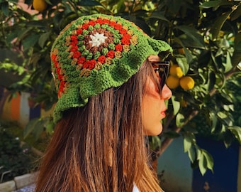 Sombrero tipo cubo de ganchillo hecho a mano, estilo vintage de abuela cuadrada.