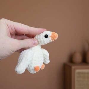 Virkmönster för minigås • Amigurumi-ankunge i PDF-format • Enkel handledning för plyschleksaker för nybörjare