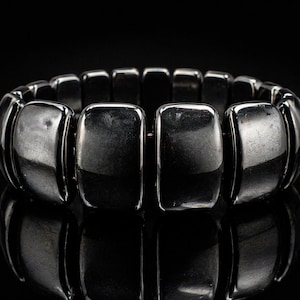 Peut inclure: Ensemble de trois tasses en céramique avec une finition mate et mouchetée. Chaque tasse est de couleur différente : bleu clair, crème et grise. Les tasses ont un design simple et moderne avec une anse confortable.