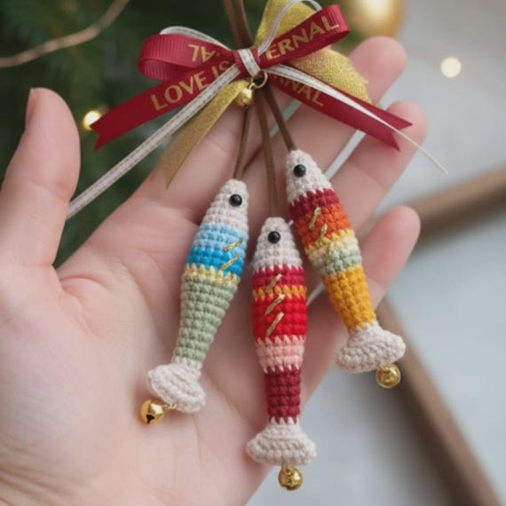 Handmade Crochet Amigurumi Fish Keychains pattern, mini sea animal crochet, cute fish charm pattern, ocean theme keychain crochet, digital c
