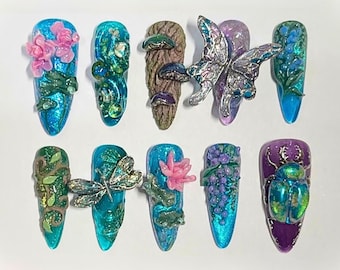 Uñas postizas hechas a mano con motivos de fantasía forestal / Uñas con mariposas, escarabajos y arte natural en 3D / Uñas almendradas para jardines botánicos y eventos de fantasía.
