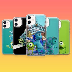 Peut inclure: Plusieurs coques de téléphone avec des personnages du film d'animation "Monstres Academy". Les coques présentent des images de Bob Razowski, Sulli et d'autres personnages sur un fond coloré. Les coques sont de différentes couleurs.