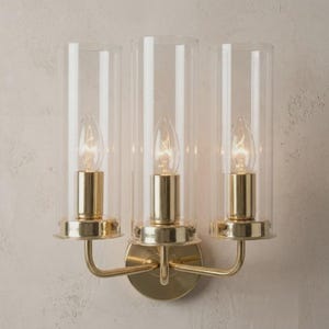 Wandleuchte aus Messing im Mid-Century-Stil | Dreiflammige zylindrische Glas-Waschtischleuchte | Moderne Wandleuchte | Minimalistische goldene Wandleuchte | Badezimmerbeleuchtung