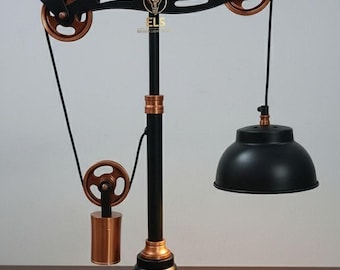 Schwarze Schreibtischlampe aus Messing, verstellbarer Seilzugmechanismus mit Holzdetails